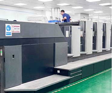 Printing equipment and a worker in the workshop